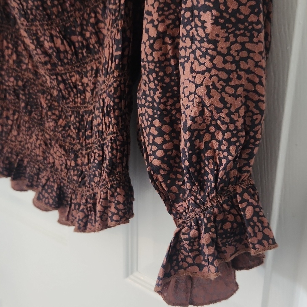 Urban Outfitters Women's Giselle Black and Brown Smocked Top Medium - Picture 6 of 10